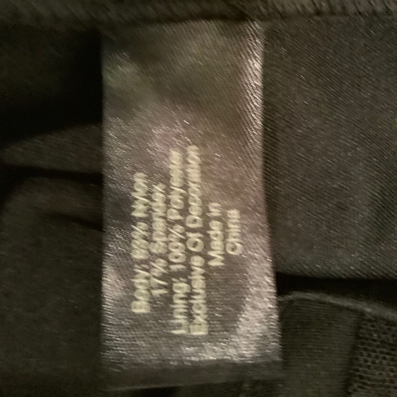 Black shirt with floral designs - Picture 5 of 6